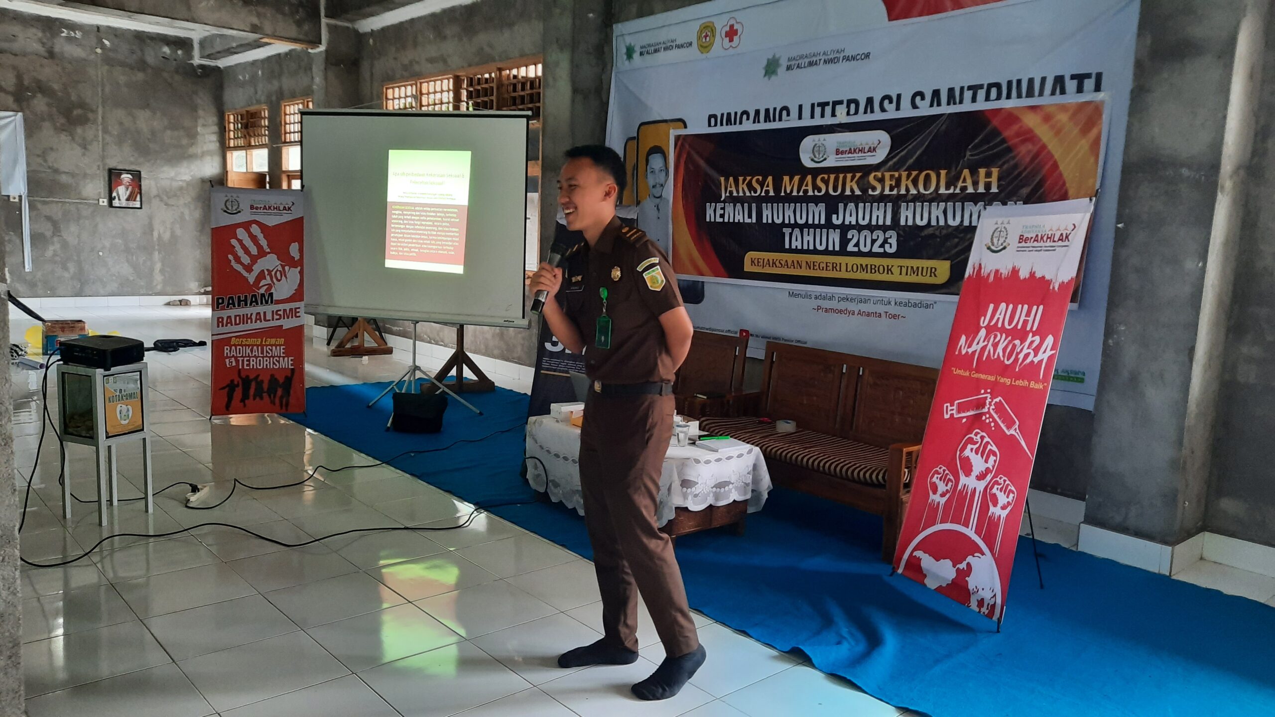 https://kejari-lomboktimur.kejaksaan.go.id/wp-content/uploads/2023/03/20230309_123538-scaled.jpg