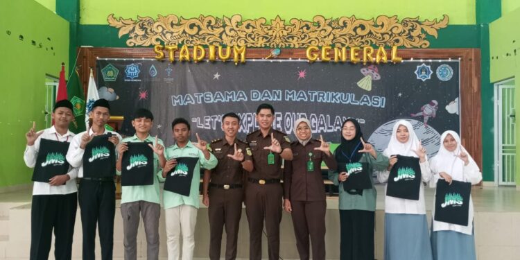 Kejari Lombok Timur Melaksanakan Kegiatan (JMS) Jaksa Masuk Sekolah di Madrasah Aliah Negeri Insan Cendikia (MAN IC) Lombok Timur