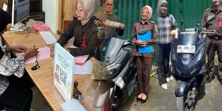 PENGEMBALIAN BARANG BUKTI PERKARA TINDAK PIDANA UMUM KEJAKSAAN NEGERI LOMBOK TIMUR