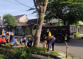 GOTONG ROYONG DALAM RANGKA MEMPERINGATI HARI PEDULI SAMPAH NASIONAL 2025 TINGKAT KABUPATEN LOMBOK TIMUR